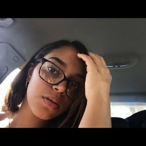 Meet your Posher, Taina